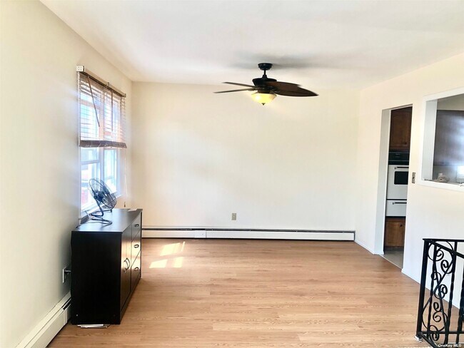 Building Photo - 637 W Penn St