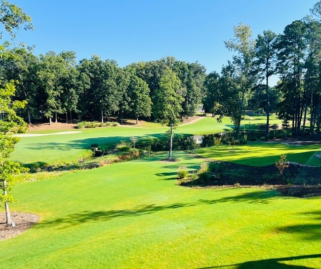 Building Photo - 1031 Pinehurst Dr