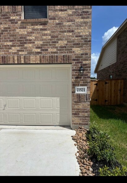 Building Photo - 21523 Casavatore Dr