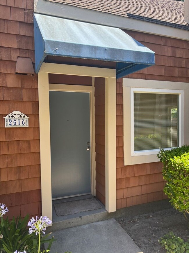 Building Photo - Updated 3 bedroom 2 bathroom Bennett Valle...