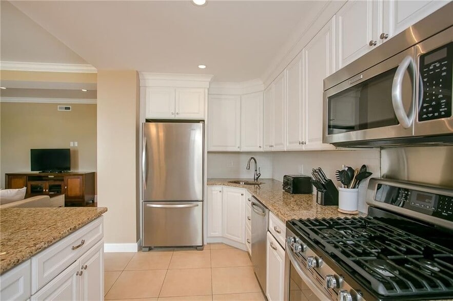 Building Photo - 241 Ruggles Ave