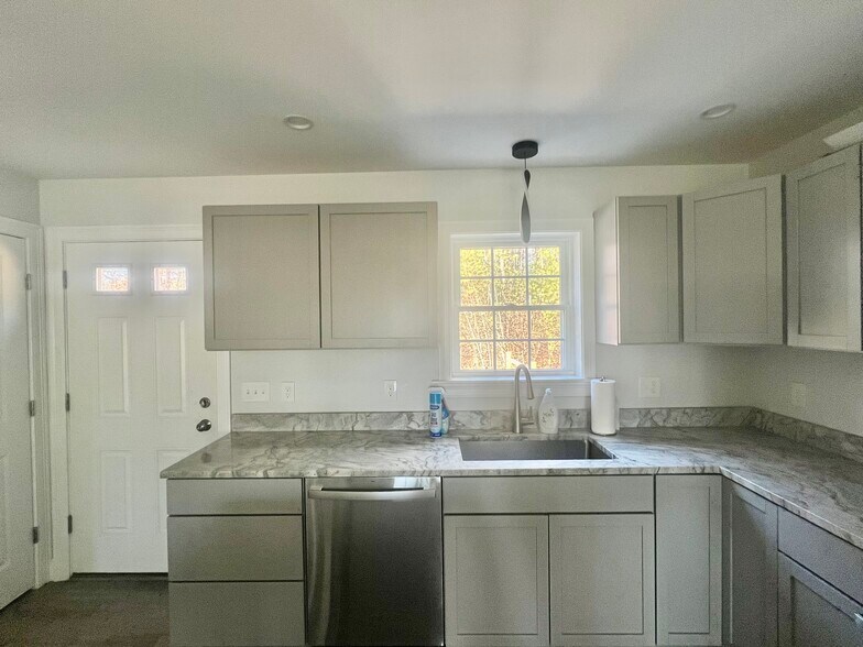 Building Photo - 652 Goodwins Mills Rd