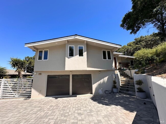 Building Photo - 5148 Paradise Dr