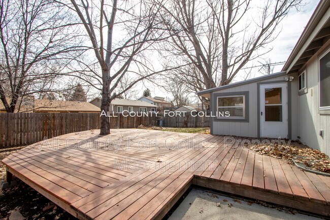 Building Photo - 2730 Hanover Dr