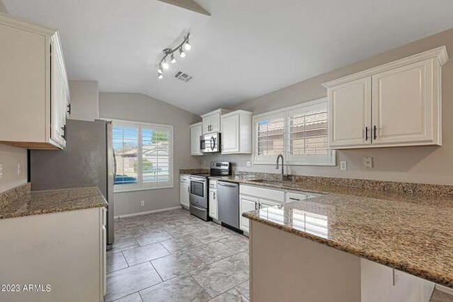 Building Photo - Stunning 3-bedroom, 2-bath home