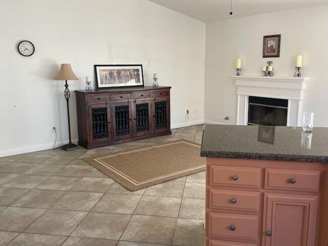 Building Photo - Corona- Single Story pool home