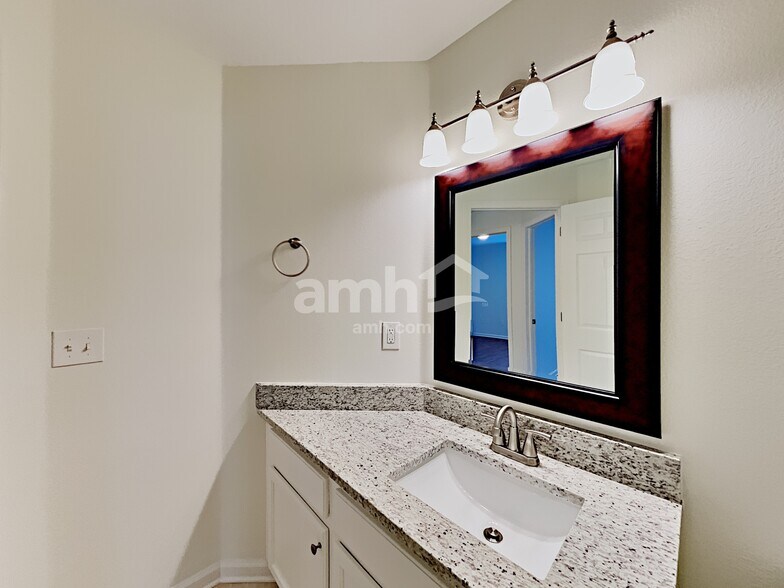 Building Photo - 1044 Summer Breeze Dr