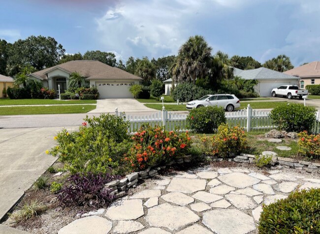 Building Photo - 1012 Laurel Ave