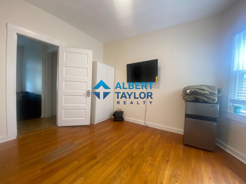 Building Photo - 18 Sawyer Ter