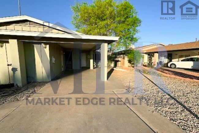 Building Photo - 3Bed/2Bath Duplex at 35th Ave/Cactus! $149...