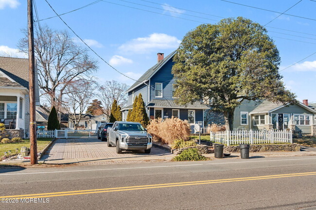 Building Photo - 1121 Bay Ave