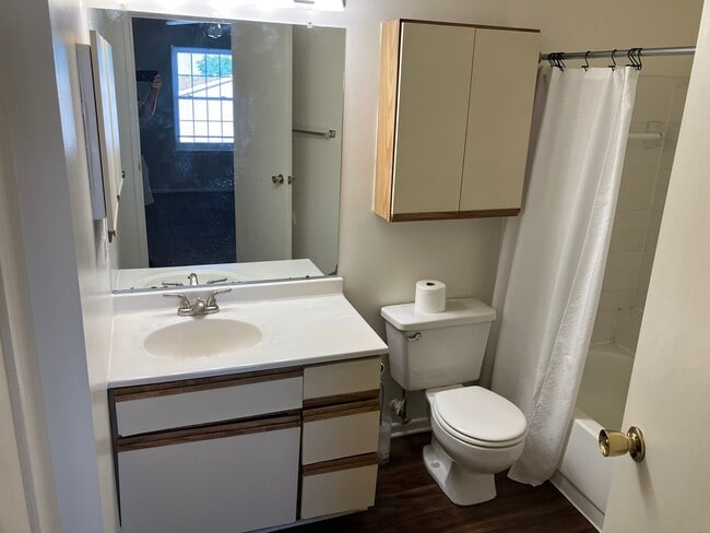 Building Photo - 321 W Happfield Dr