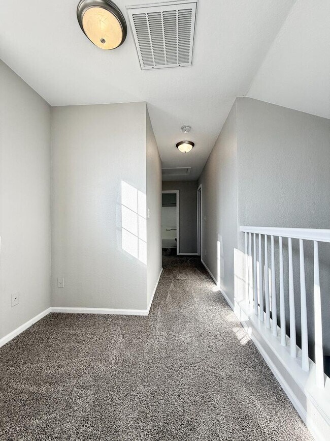 Building Photo - 14837 E 118th Ave