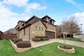 Building Photo - 8408 La Fontaine Dr