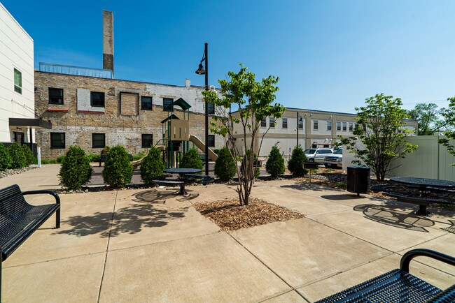 Building Photo - Western U Plaza