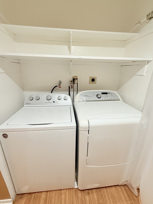 Building Photo - 9813 Caspi Gardens Dr