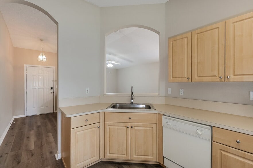Building Photo - 1620 Totem Pole Way