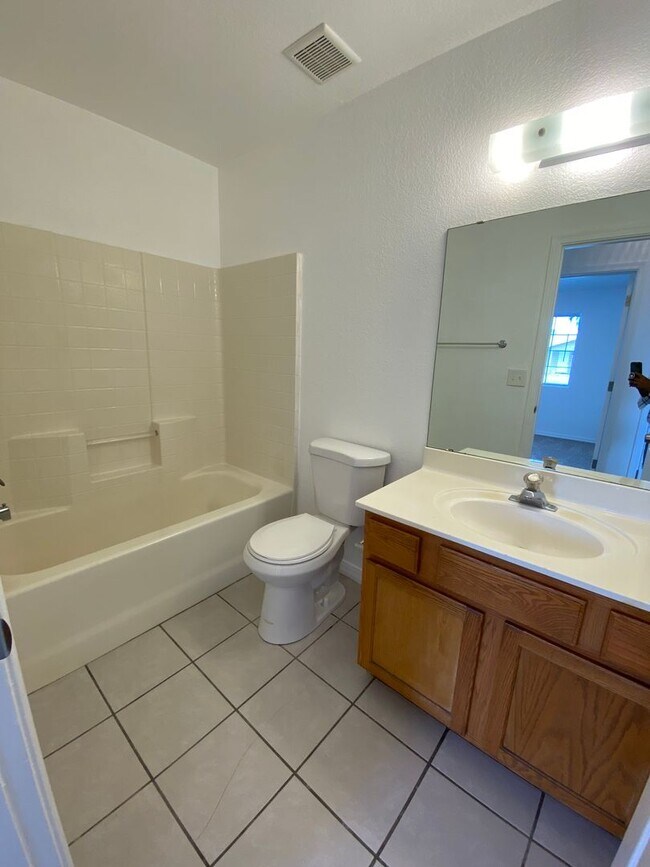Building Photo - Great 3 Bedroom Home in Golden Valley on Pavement!