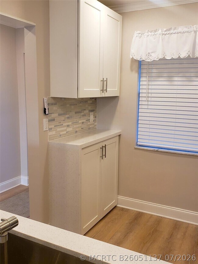 Building Photo - 7897 Golf Cir Dr
