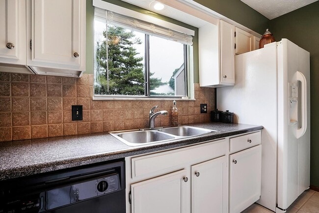 Building Photo - 3021 Cranston Dr