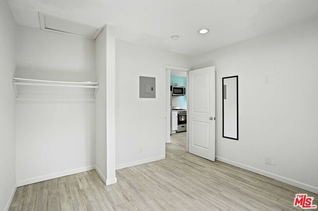 Building Photo - 6723 Sheltondale Ave