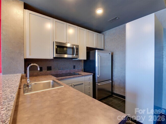 Building Photo - 710 W Trade St