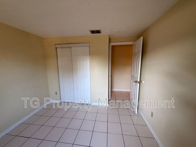 Building Photo - 7045 Prellie St