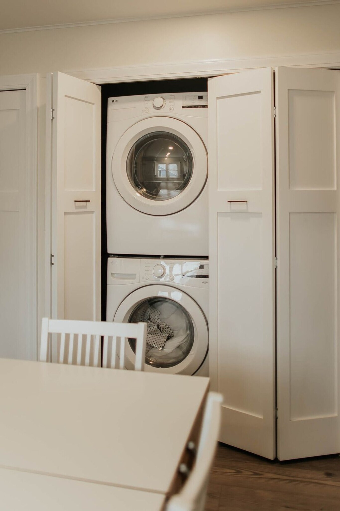 Building Photo - 909 S Mitchell St