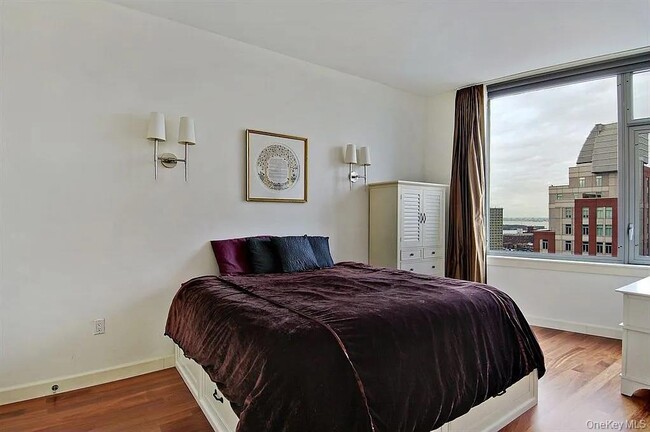 Building Photo - 100 Jay St