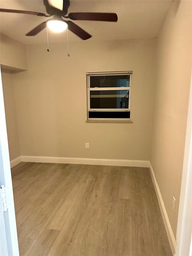 Building Photo - 7907 SW 3rd St