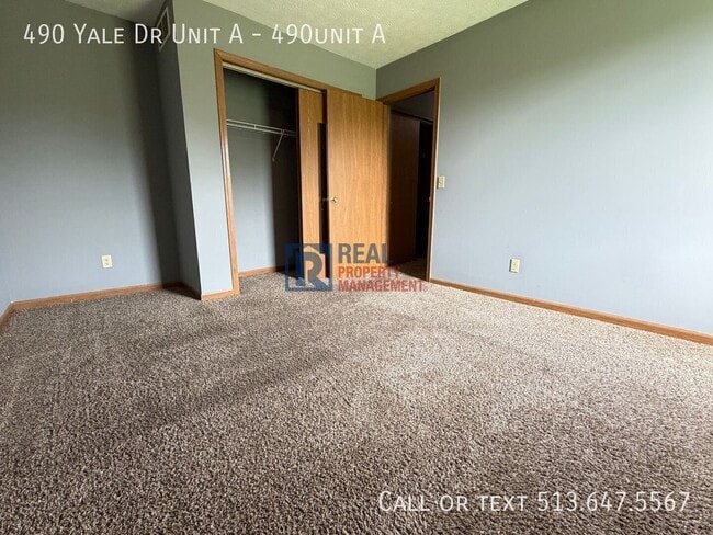 Building Photo - 490 Yale Dr
