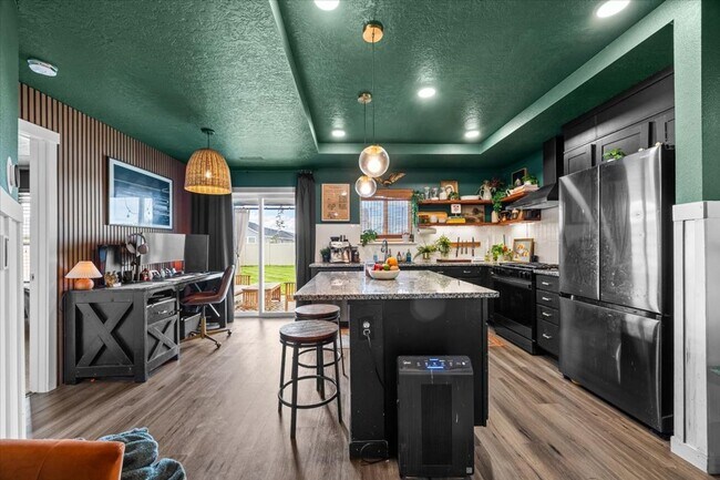 Building Photo - Perfect Location 3 Bed 2 Bath Home with SO...
