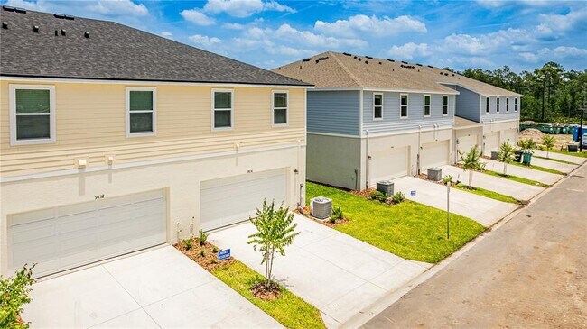 Building Photo - 9836 Walkway Dr