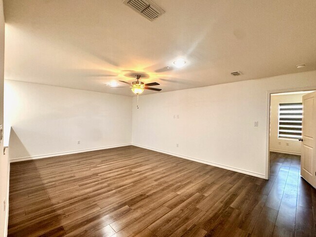 Building Photo - 9913 Kaspar Dr