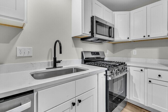 Building Photo - 30 Guerry Cir