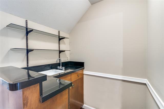 Building Photo - 7826 Meadow Park Dr