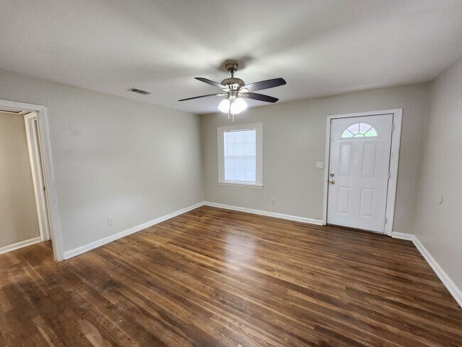 Building Photo - 3000 Torres Ave