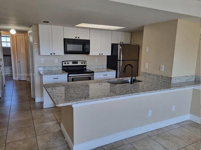 Building Photo - 2474 Sweetwater Club Cir