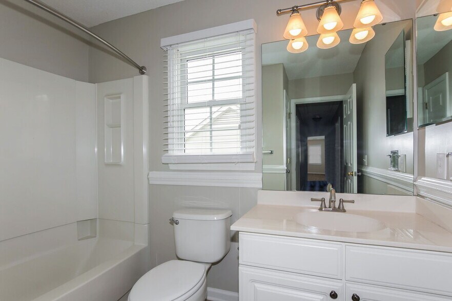 Building Photo - 8301 Tonawanda Dr