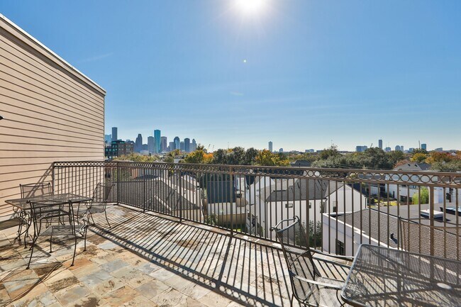 Building Photo - 2802 Morrison St