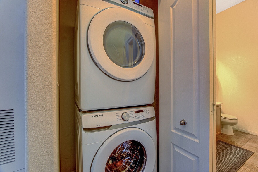 Building Photo - 3351 Indian Shadow St