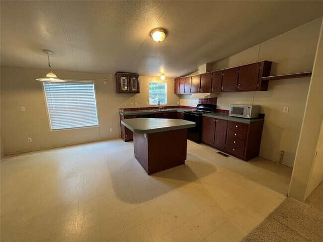 Building Photo - 20431 Mountain Dale Dr