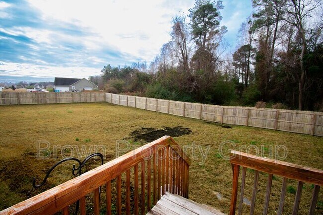 Building Photo - 216 Deer Haven Dr