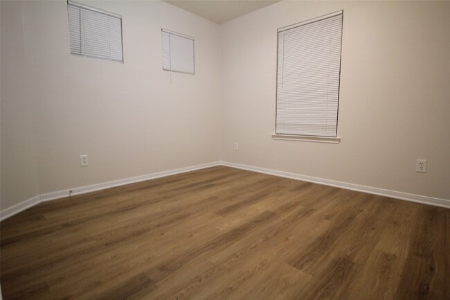 Building Photo - 21123 Sprouse Cir