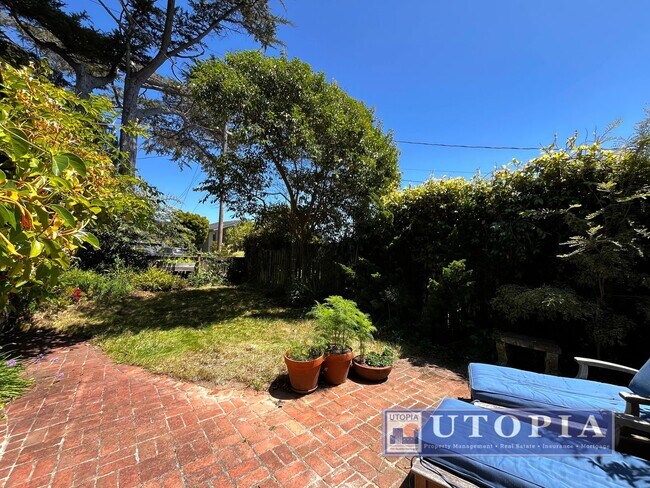 Building Photo - Beautiful, custom finished home in Aptos, ...