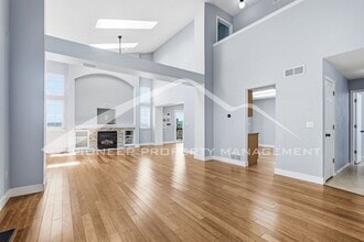 Building Photo - 333 Sanders Cir