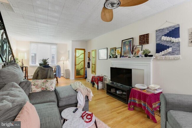 Building Photo - 1922 S Camac St