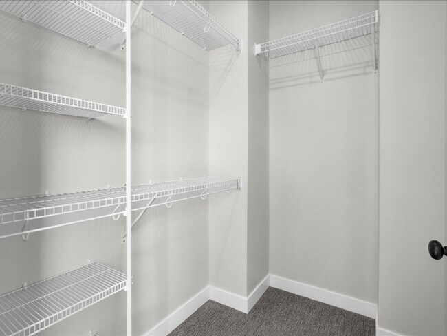 Building Photo - 8 Jaro Wy