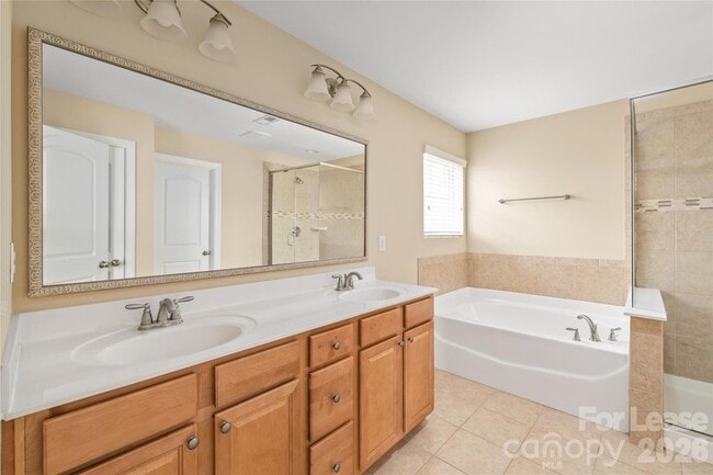 Building Photo - 5123 Poplar Knoll Dr