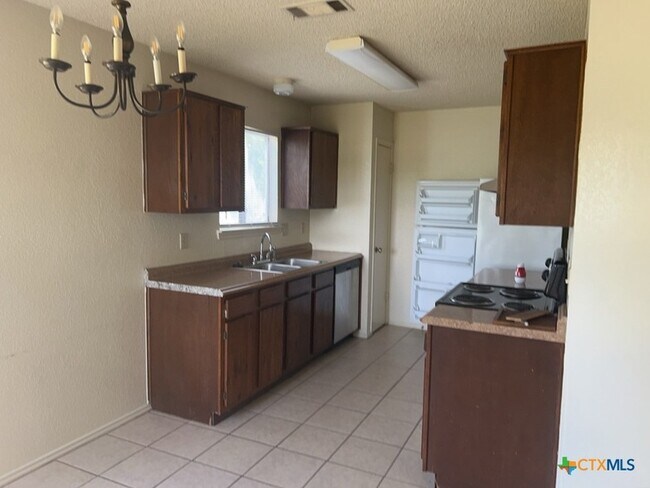 Building Photo - 2407 Kirk Cir